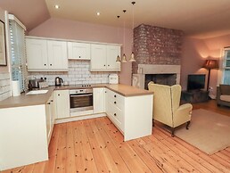 Armstrong Cottages No6