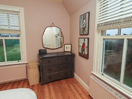 Armstrong Cottages No6