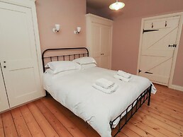 Armstrong Cottages No6