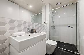 StayCentral - Hawthorn East - Study, 2 Car spaces