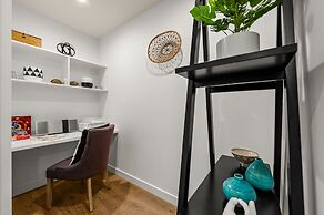StayCentral - Hawthorn East - Study, 2 Car spaces