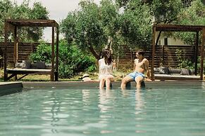 Pefkon Suites