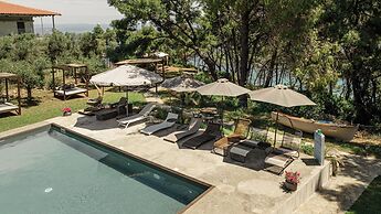 Pefkon Suites