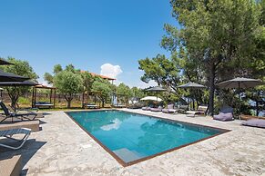 Pefkon Suites