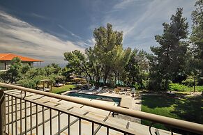 Pefkon Suites