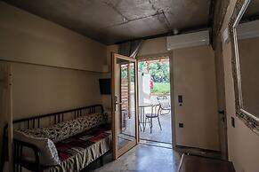 Pefkon Suites