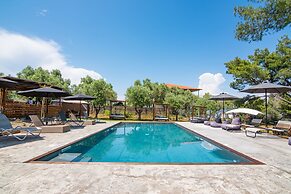 Pefkon Suites