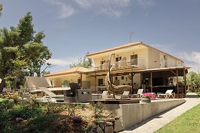 Pefkon Suites