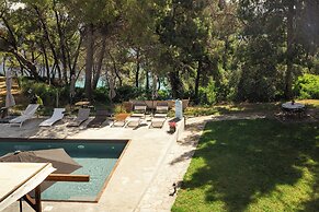 Pefkon Suites