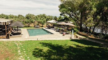Pefkon Suites