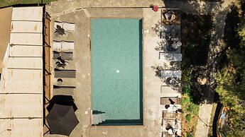 Pefkon Suites