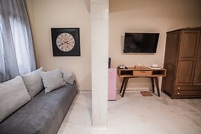 Pefkon Suites