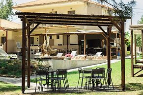 Pefkon Suites