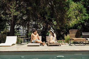 Pefkon Suites