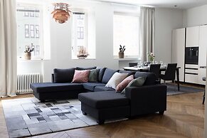 2ndhomes Gorgeous 3BR Apartment w Sauna