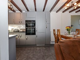 Oak Leaves Cottage