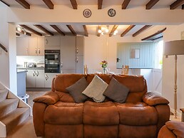 Oak Leaves Cottage