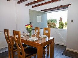 Oak Leaves Cottage