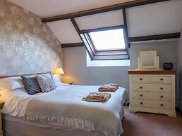 Oak Leaves Cottage