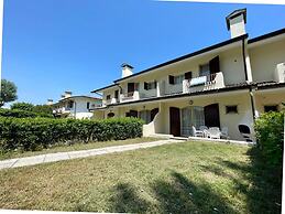 Spacious Villa With Private Garden and Great Pool