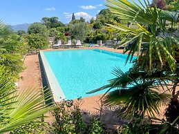 Apt 3 Infinity Pool, Extensive Grounds With Shrubs - Flowers, Jacuzzi 