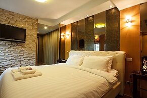 2D - 3 Bedroom Downtown Apartment With Shared Pool