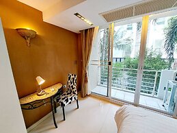 2D - 3 Bedroom Downtown Apartment With Shared Pool