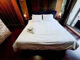2D - 3 Bedroom Downtown Apartment With Shared Pool