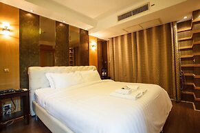 2D - 3 Bedroom Downtown Apartment With Shared Pool