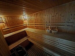 2D - 3 Bedroom Downtown Apartment With Shared Pool