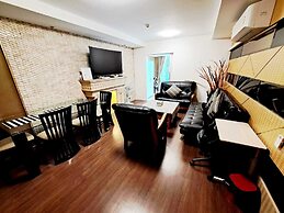 2D - 3 Bedroom Downtown Apartment With Shared Pool