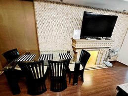 2D - 3 Bedroom Downtown Apartment With Shared Pool