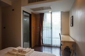 2D - 3 Bedroom Downtown Apartment With Shared Pool