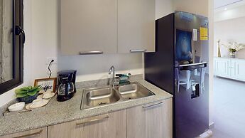 Luxury Condo 1 Br Pool Excellent Location