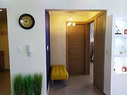 Luxury Condo 1 Br Pool Excellent Location