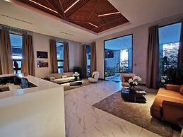 Luxury Condo 1 Br Pool Excellent Location