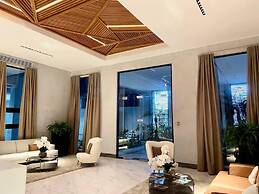 Luxury Condo 1 Br Pool Excellent Location