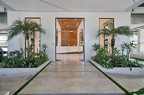 Luxury Condo 1 Br Pool Excellent Location
