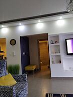 Luxury Condo 1 Br Pool Excellent Location