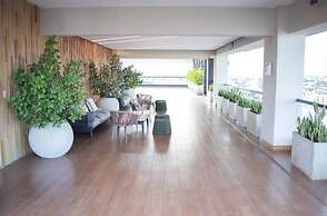 Luxury Condo 1 Br Pool Excellent Location