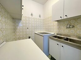 Beachside Flat With Shared Pool