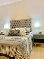 Sleeps 4-6-amazing 2 Bedroom Ph With Bbq & Jacuzzi