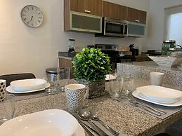 Sleeps 4-6-amazing 2 Bedroom Ph With Bbq & Jacuzzi