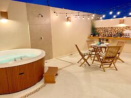 Sleeps 4-6-amazing 2 Bedroom Ph With Bbq & Jacuzzi