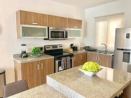 Sleeps 4-6-amazing 2 Bedroom Ph With Bbq & Jacuzzi