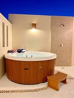 Sleeps 4-6-amazing 2 Bedroom Ph With Bbq & Jacuzzi