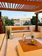 Sleeps 4-6-amazing 2 Bedroom Ph With Bbq & Jacuzzi