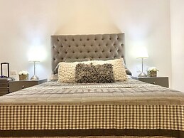 Sleeps 4-6-amazing 2 Bedroom Ph With Bbq & Jacuzzi