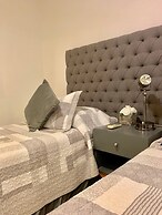 Sleeps 4-6-amazing 2 Bedroom Ph With Bbq & Jacuzzi