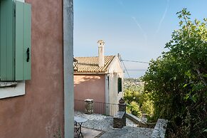 Rustic Escape, Agios Markos